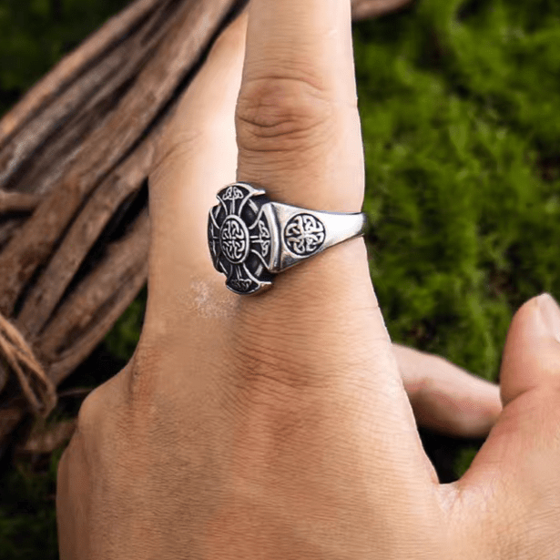 Celtic Trinity Knot Ring – Titanium Steel Signet Ring - Night Works