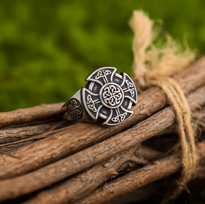 Celtic Trinity Knot Ring – Titanium Steel Signet Ring - Night Works