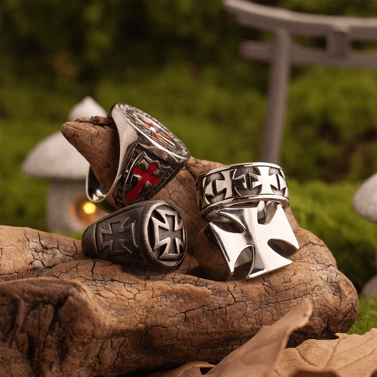 War Medal Iron Cross Signet Ring – Vintage Black Stainless Steel Ring - Night Works