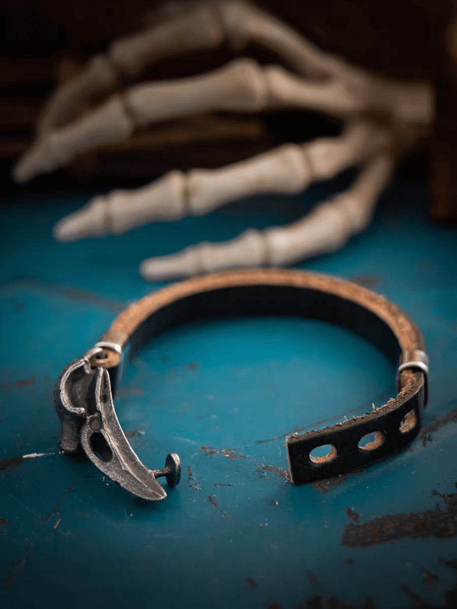 Raven Skull Leather Bracelet – Viking Norse Symbolic Jewelry - Night Works