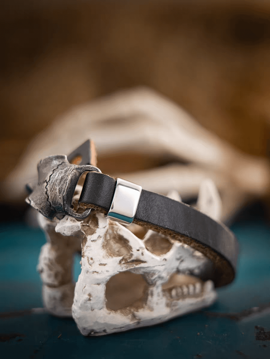 Raven Skull Leather Bracelet – Viking Norse Symbolic Jewelry - Night Works